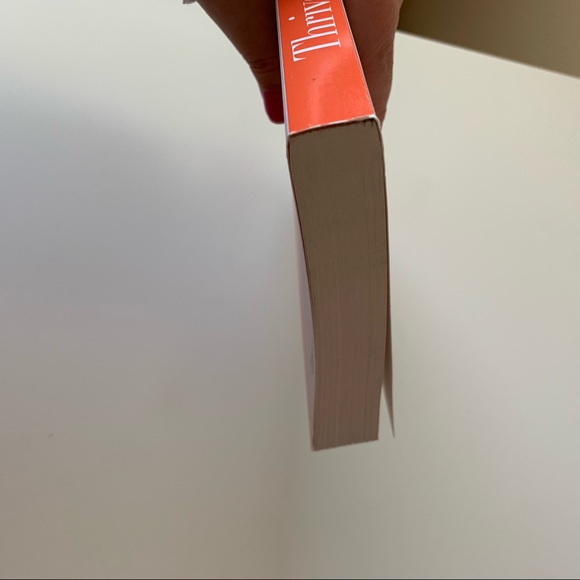 Thrive by Arianna Huffington paperback book - Picture 9 of 11